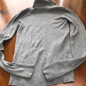 URBAN HERITAGE, size medium turtleneck ribbed shirt, new or like new